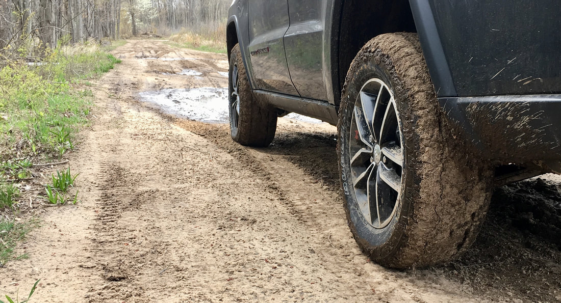 Bridgestone Dueler A/T REVO 3 in mud